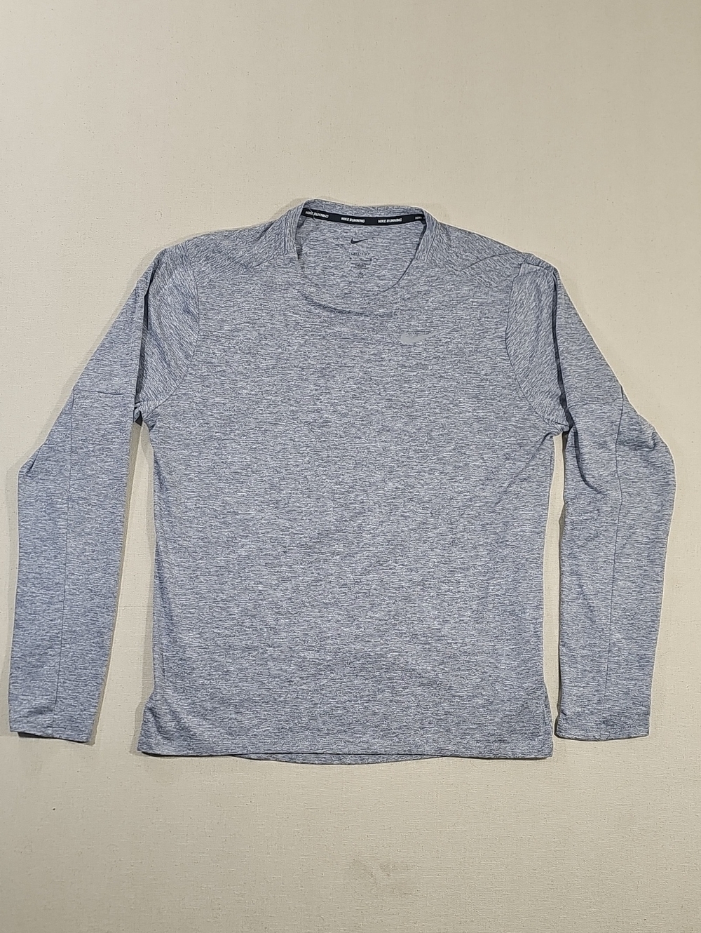 Nike Men’s Long-Sleeve Heather Light Gray Performance Tee